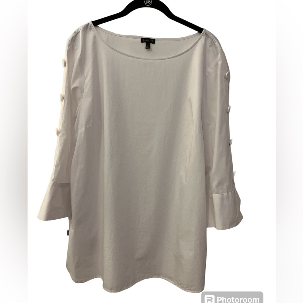 Women’s blouse Talbots Sz XL white cotton with buttons on sleeve.